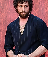 890.jpg