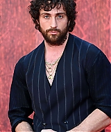 892.jpg